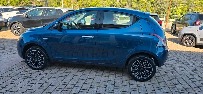 Lancia Ypsilon 1.0 70cv Hybrid GOLD