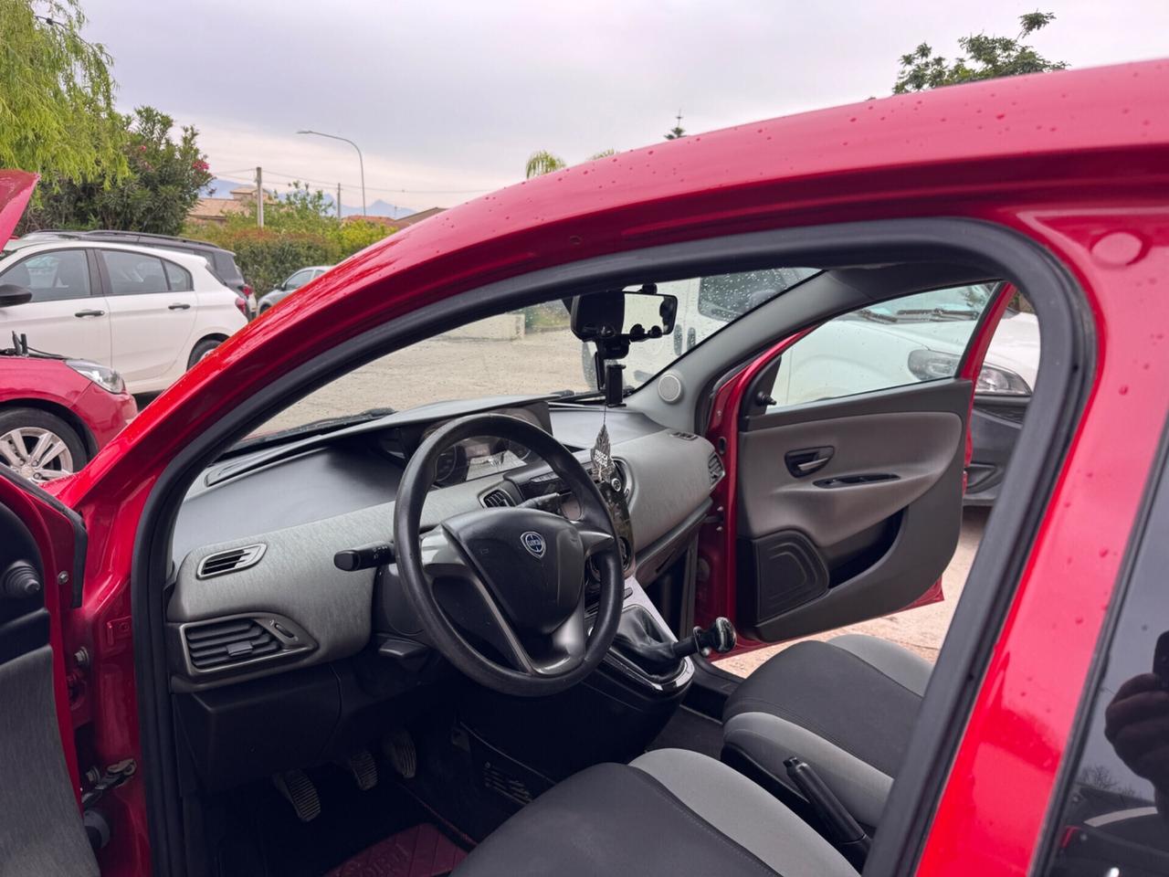 Lancia Ypsilon 1.2 69 CV 5 porte S&S Silver