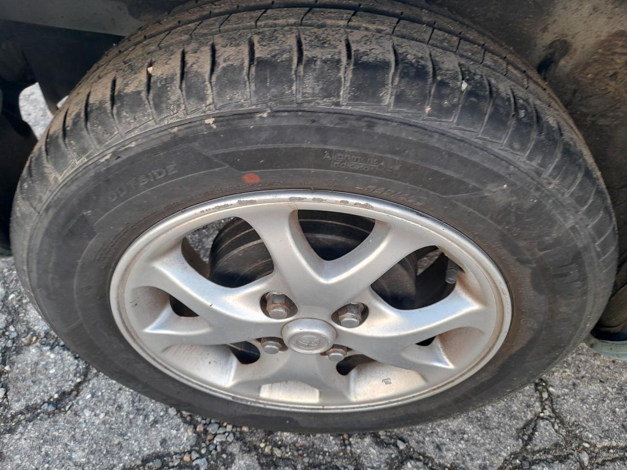 Toyota Yaris 1.0i 16V cat 5 porte Sol