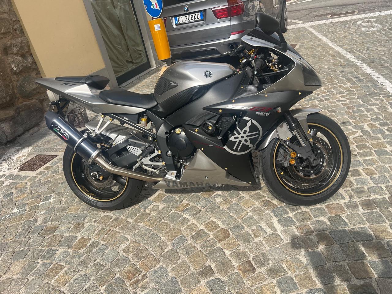 Yamaha YZF R1