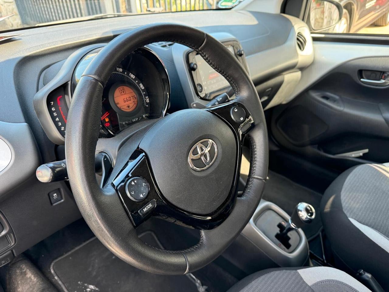 Toyota Aygo Connect 1.0 VVT-i 72 CV 5 porte x-cool MMT AUTOMATICA