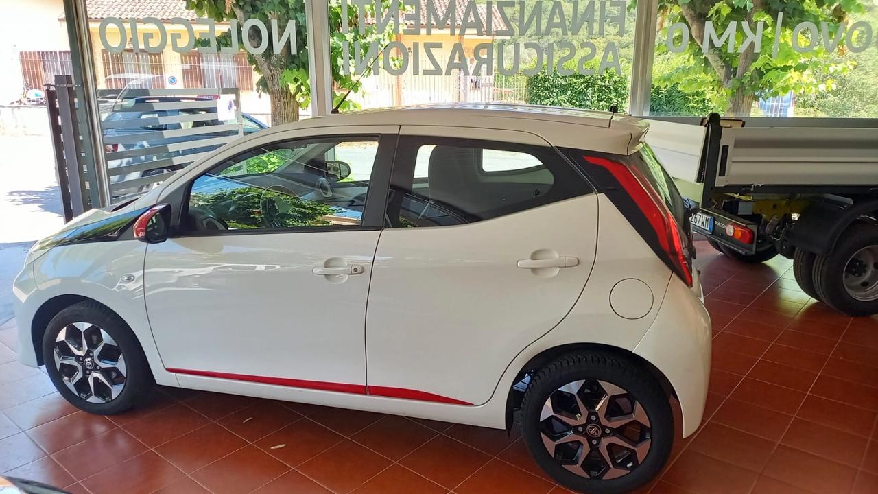 Toyota Aygo Connect 1.0 VVT-i 72 CV 5 porte x-clusiv red style
