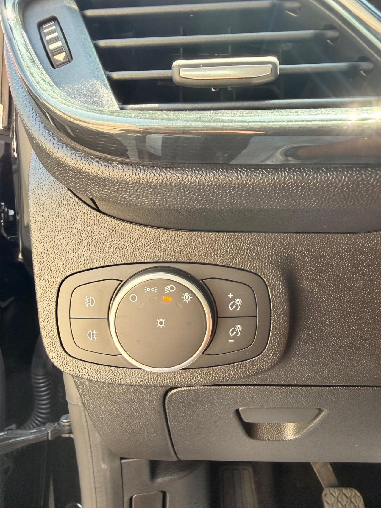 Ford Fiesta Active 1.5 TDCi-2018 LED/NAVI/17"