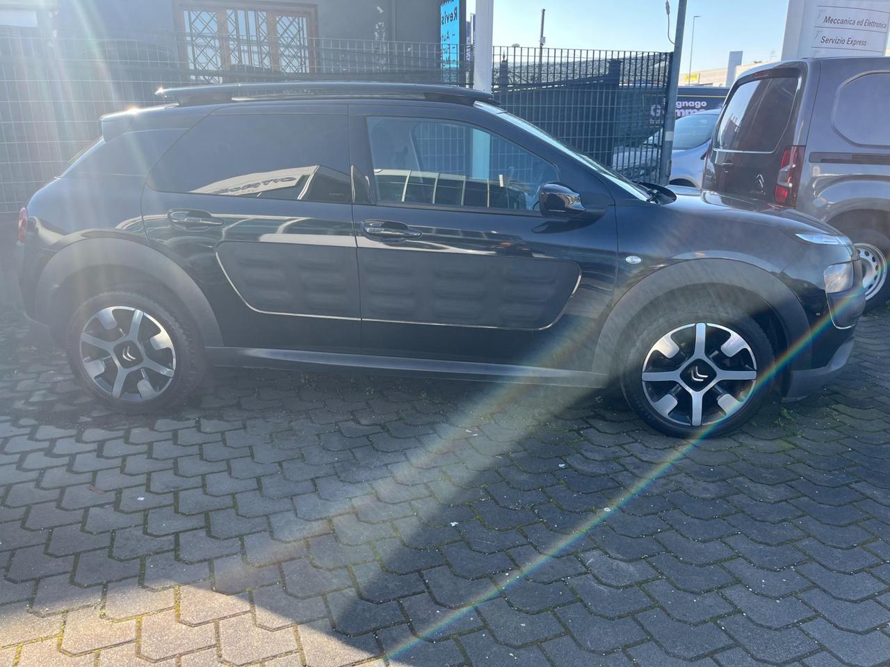 Citroen C4 Cactus 1.2 puretech Shine 82cv E6