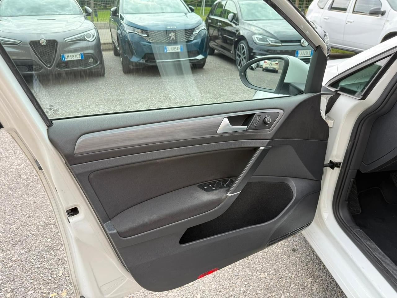 Volkswagen Golf 1.0 TSI 110 CV DSG 5p. Business BlueMotion Technology