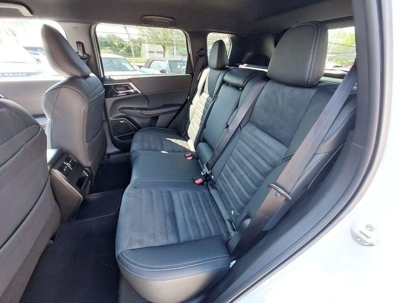 Mitsubishi Outlander PHEV 2.4L PHEV INTENSE