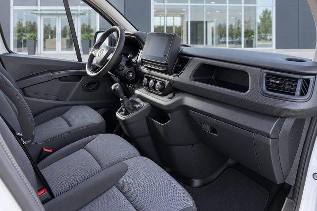 RENAULT Trafic L1H1 150 6 POSTI