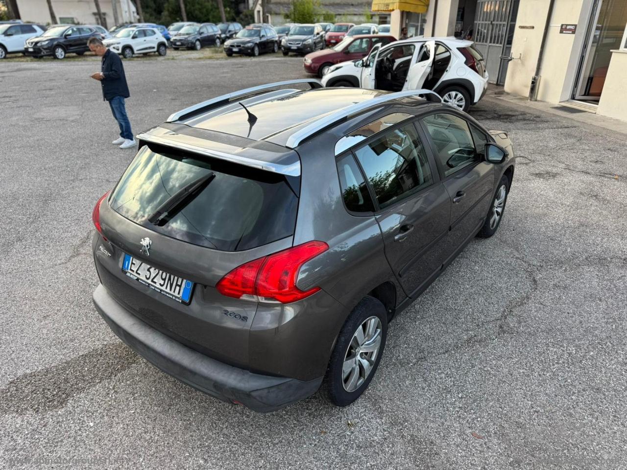 PEUGEOT 2008 PureTech 82 Allure