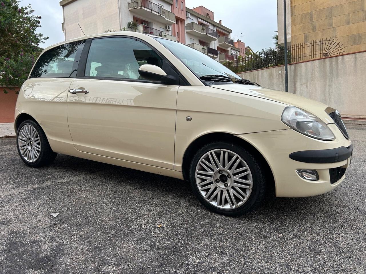 Lancia Ypsilon 1.3 Multijet ideale per neo patenta