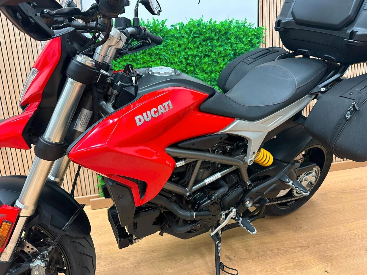 DUCATI HYPERSTRADA 939 / 34.000KM SCARICO AKRAPOVIC