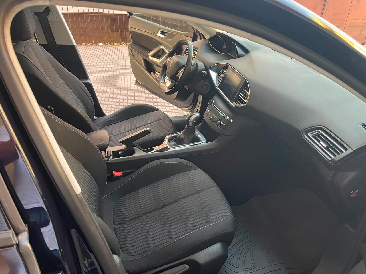 Peugeot 308 1.6 HDi 100cv Buisness