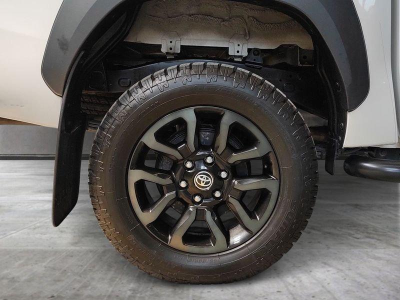 Toyota Hilux Hilux 2.4 D A/T 4WD 4 porte Invincible + CHIUSURA CASSONE SCORREVOLE