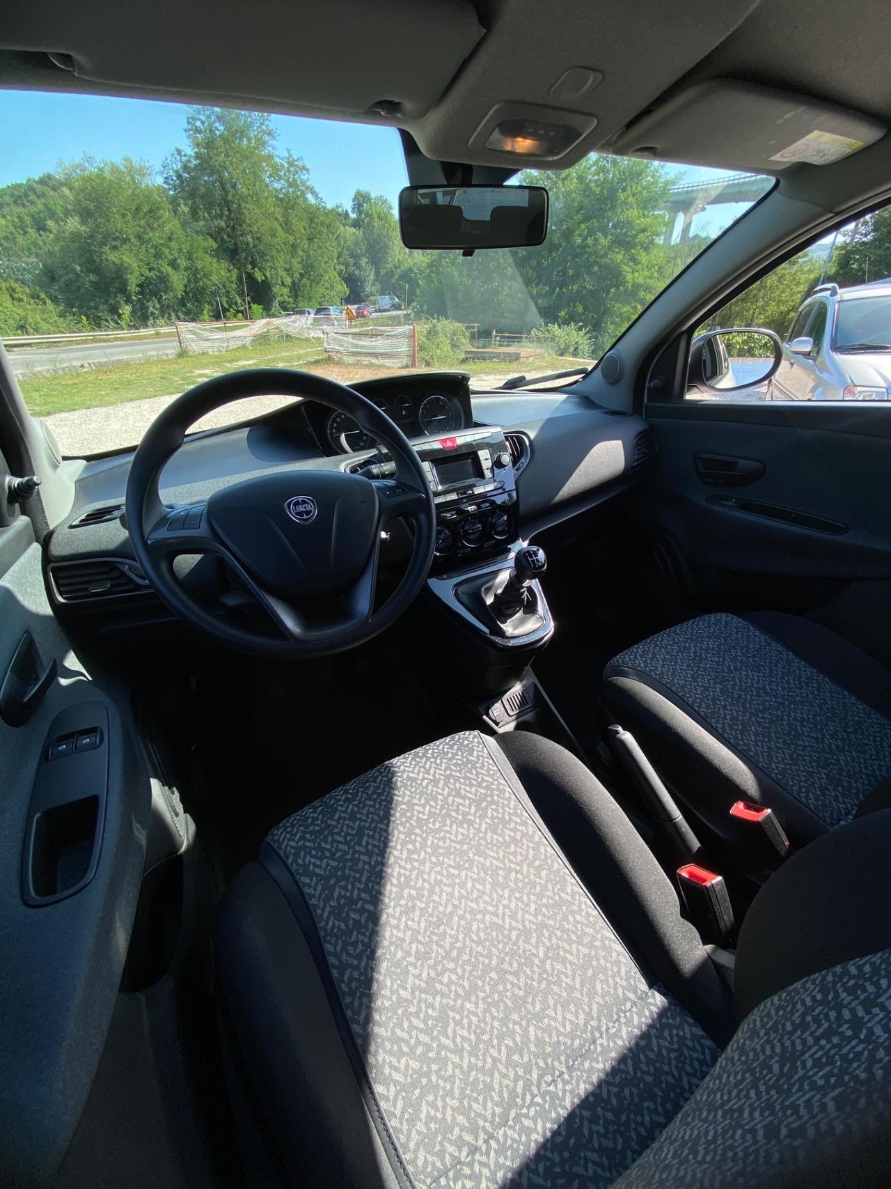 Lancia Ypsilon