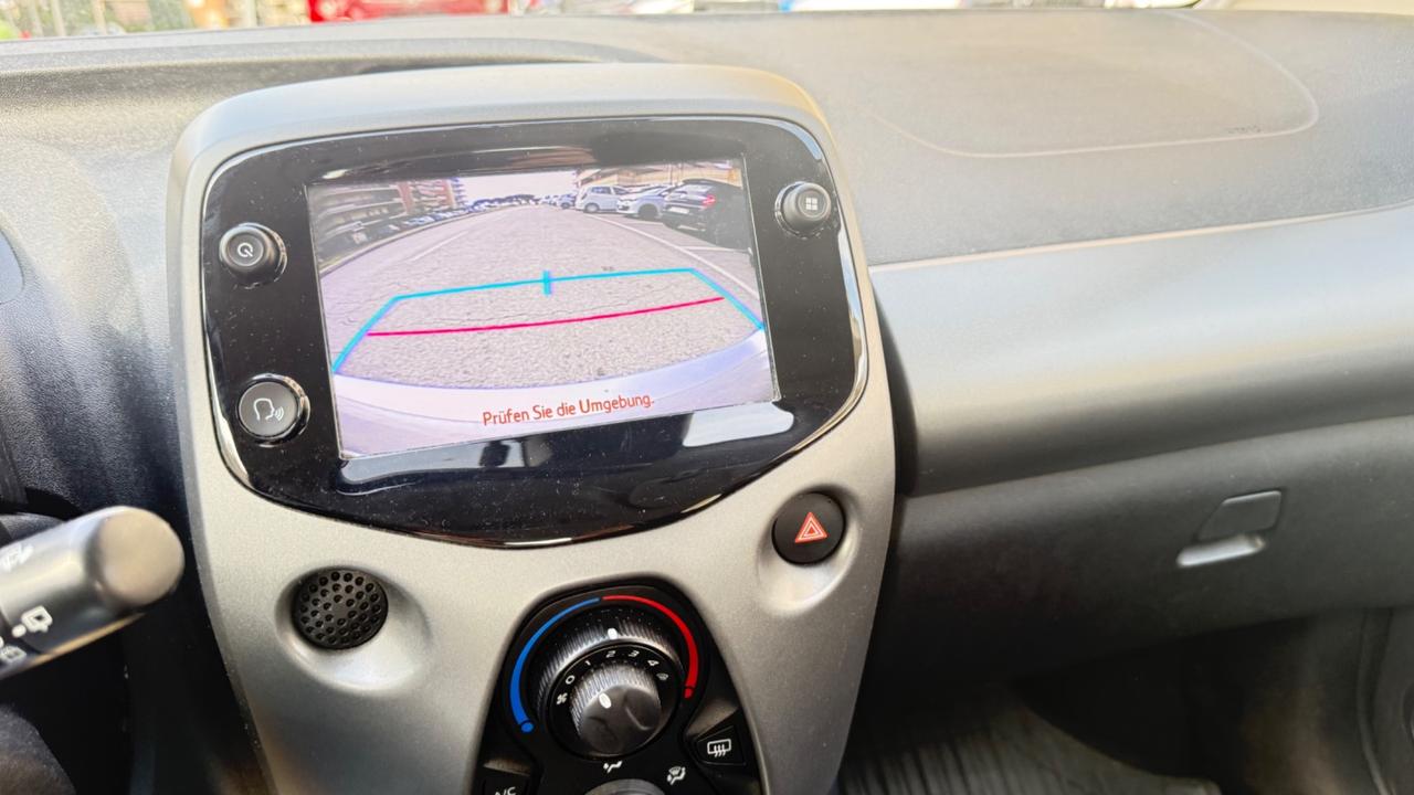 Toyota Aygo Connect 1.0 VVT-i 72 CV 5 porte x-play LED NAVI KAMERA CERCHI 16 PDC BLUETOOTH