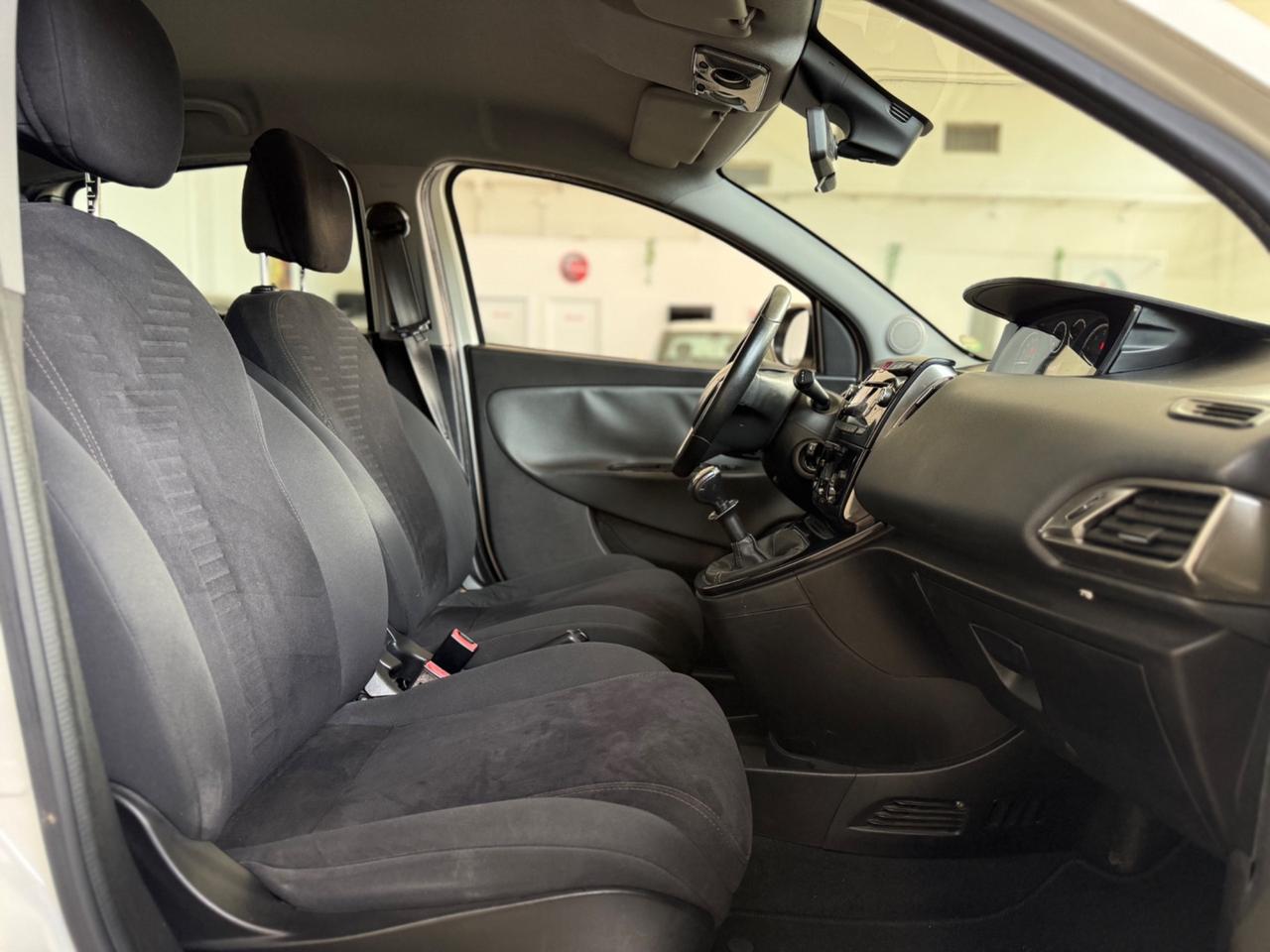 Lancia Ypsilon 0.9 TwinAir 85 CV 5 porte Metano
