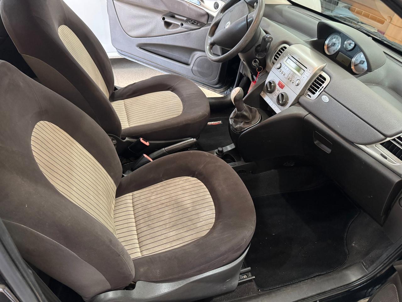 Lancia Ypsilon 1.3 MJT 90 CV Platino OK NEOPATENTATI