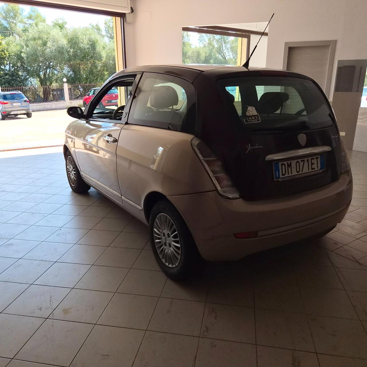 Lancia Ypsilon 1.3 MJT 75 CV Platino
