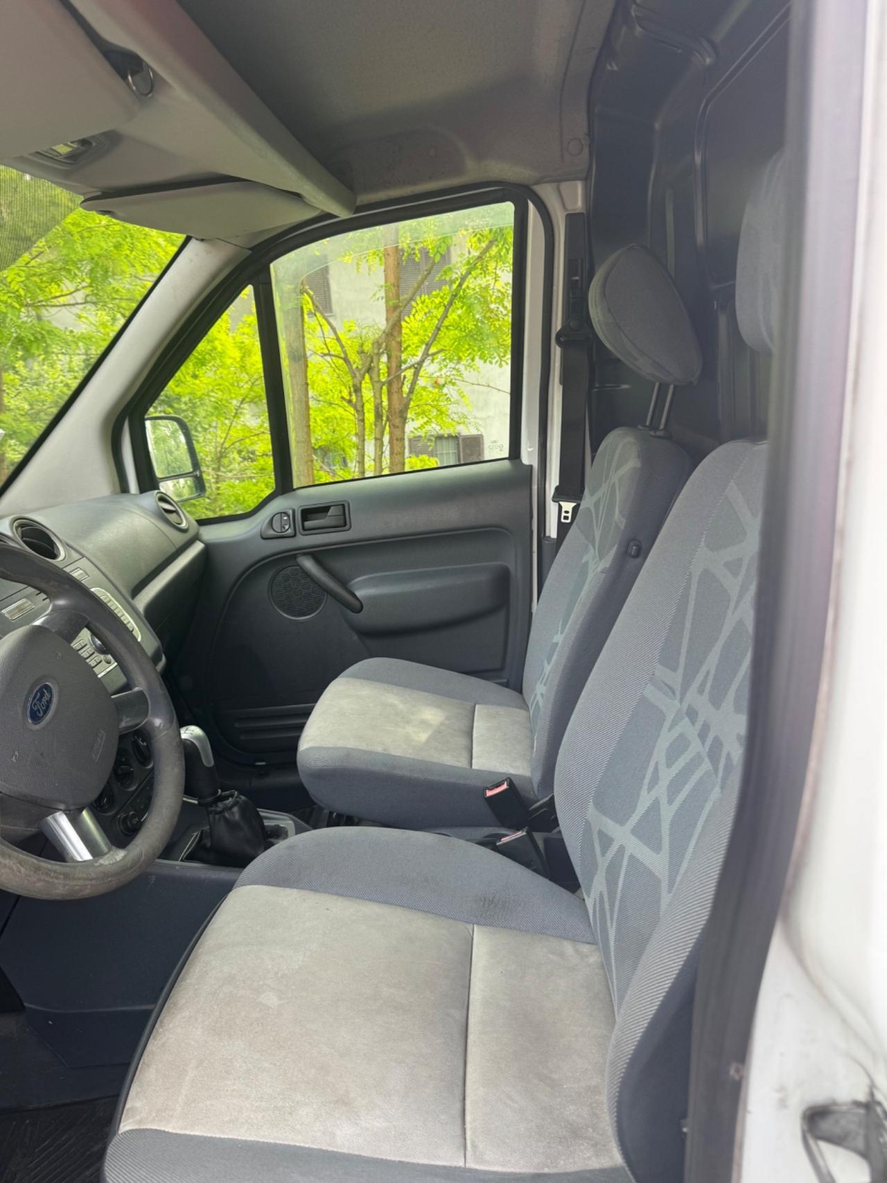 Ford Connect taci tetto alto aria condizionata