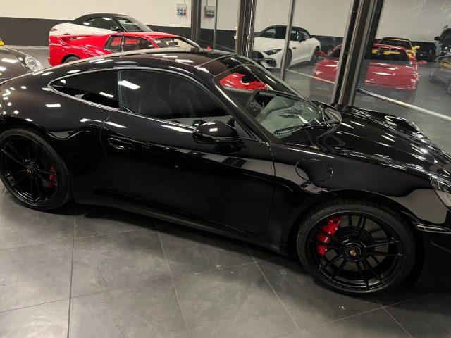 PORSCHE 992 911 Carrera 4 GTS