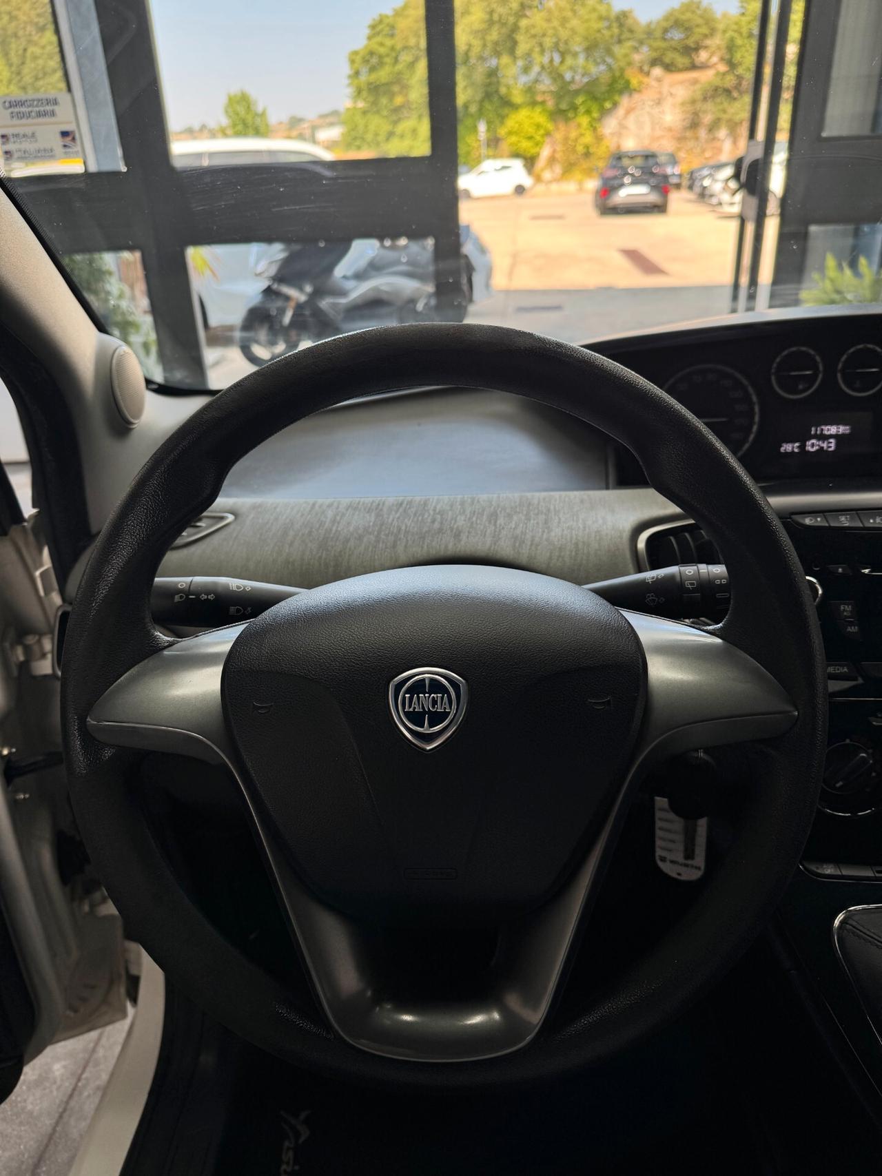 Lancia Ypsilon 1.2 69 CV 5 porte Gold
