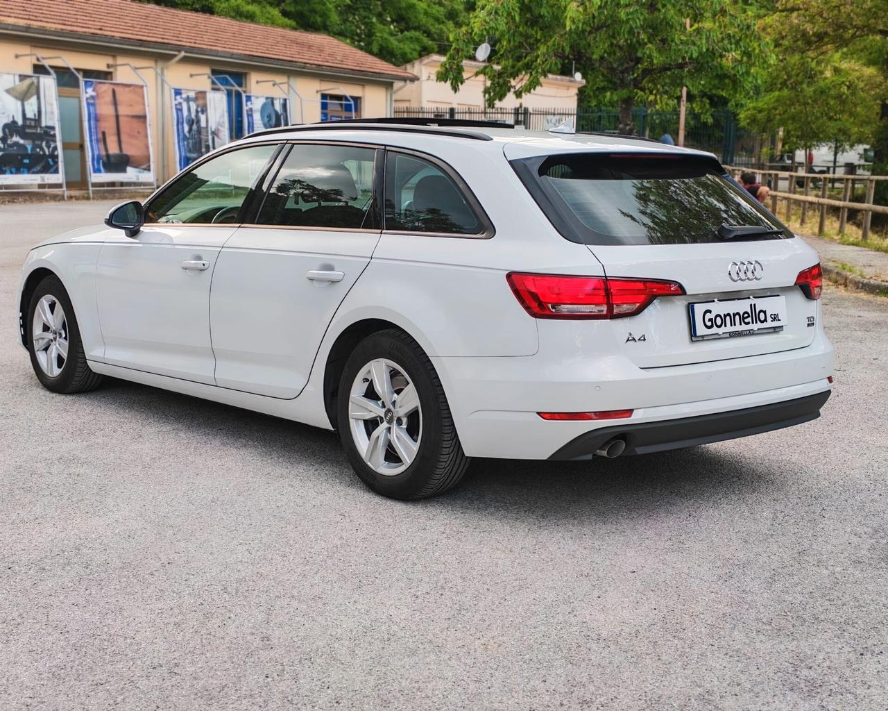 Audi A4 Avant 2.0 tdi ultra 150cv s-tronic TETTO PANORAMICO E APRIBILE