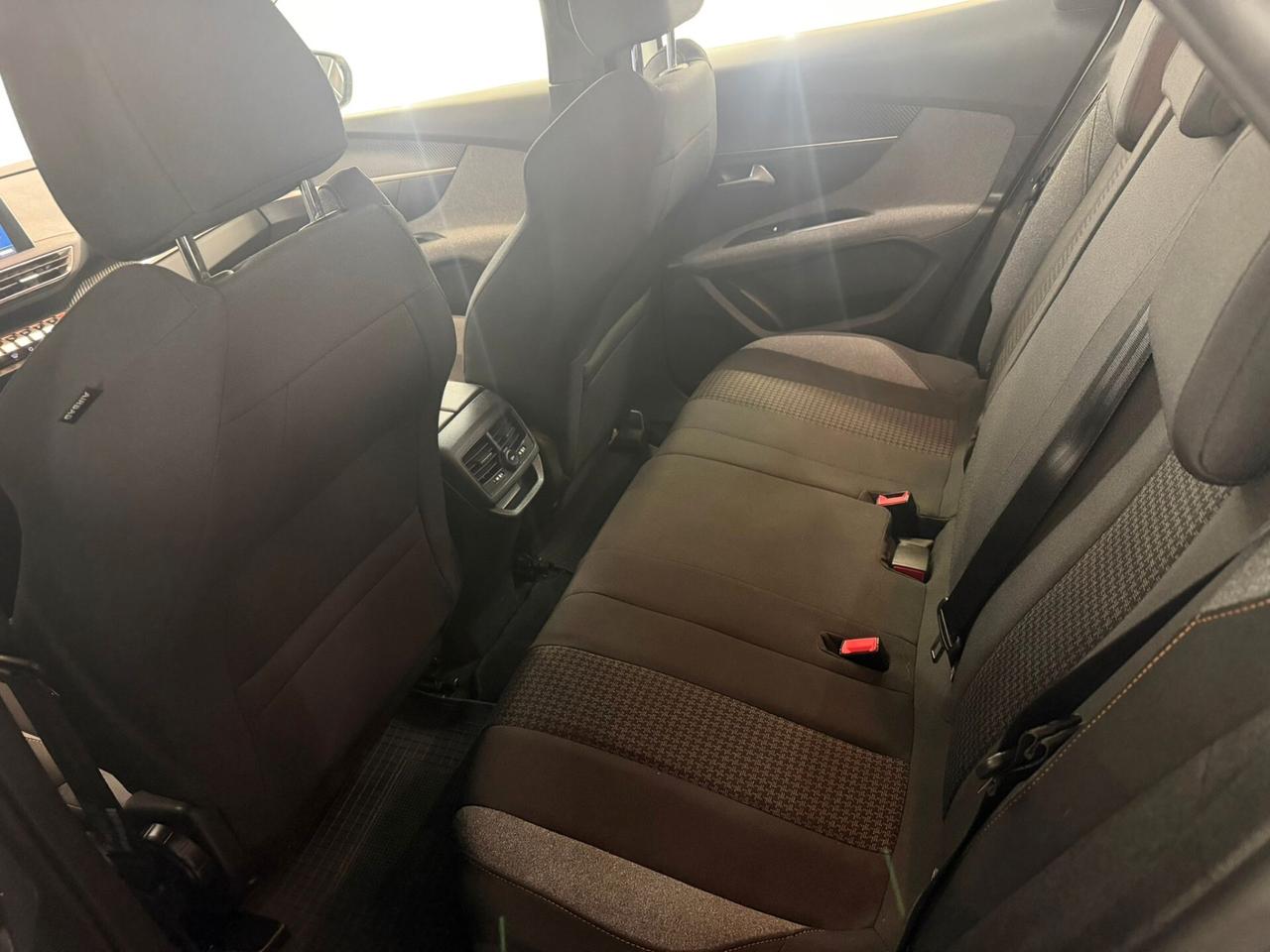 Peugeot 3008 BlueHDi 130 S&S EAT8 Allure