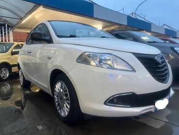 LANCIA YPSILON 1,2 TETTO APRIBILE 120MILA KM!