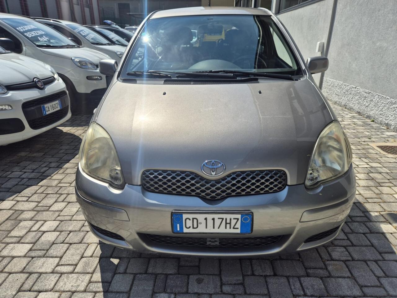 Toyota Yaris 1.0i 16V 3 porte