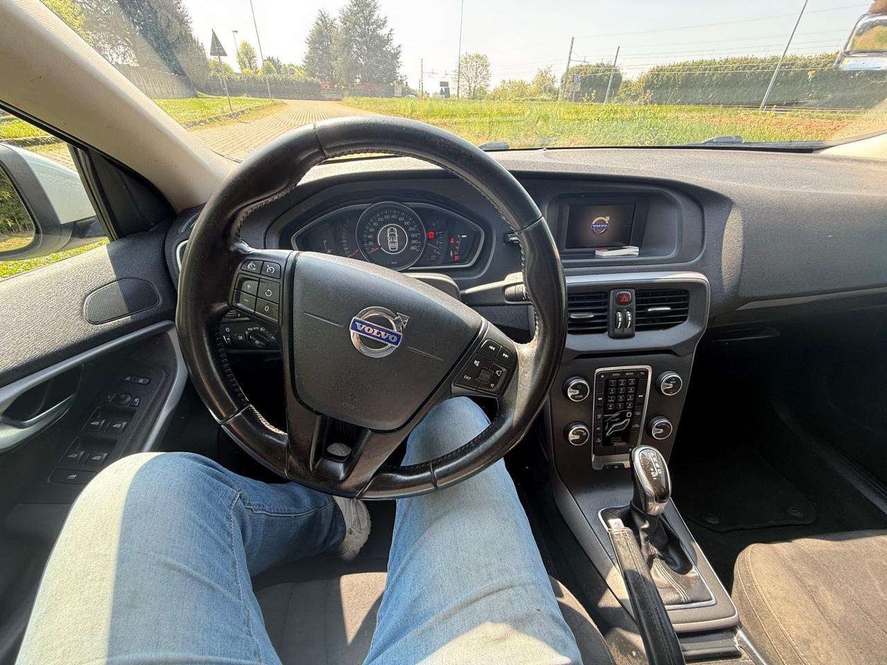 Volvo V40 D2 1.6 Powershift Momentum