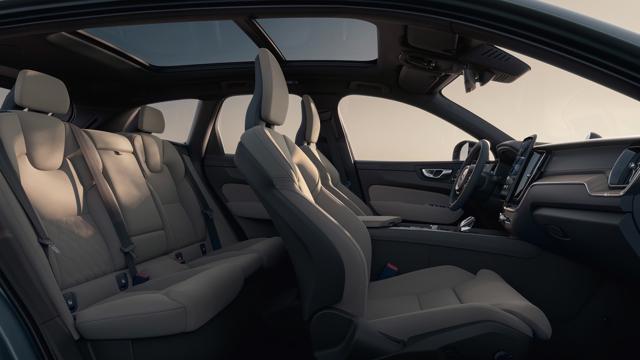 VOLVO XC60 B5 BENZINA AWD PLUS DARK AUTOMATICA