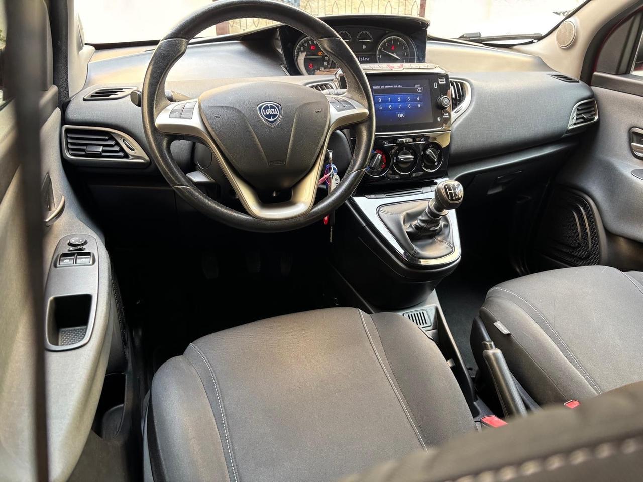 Lancia Ypsilon 1.0 FireFly 5 porte S&S Hybrid Ecochic Gold