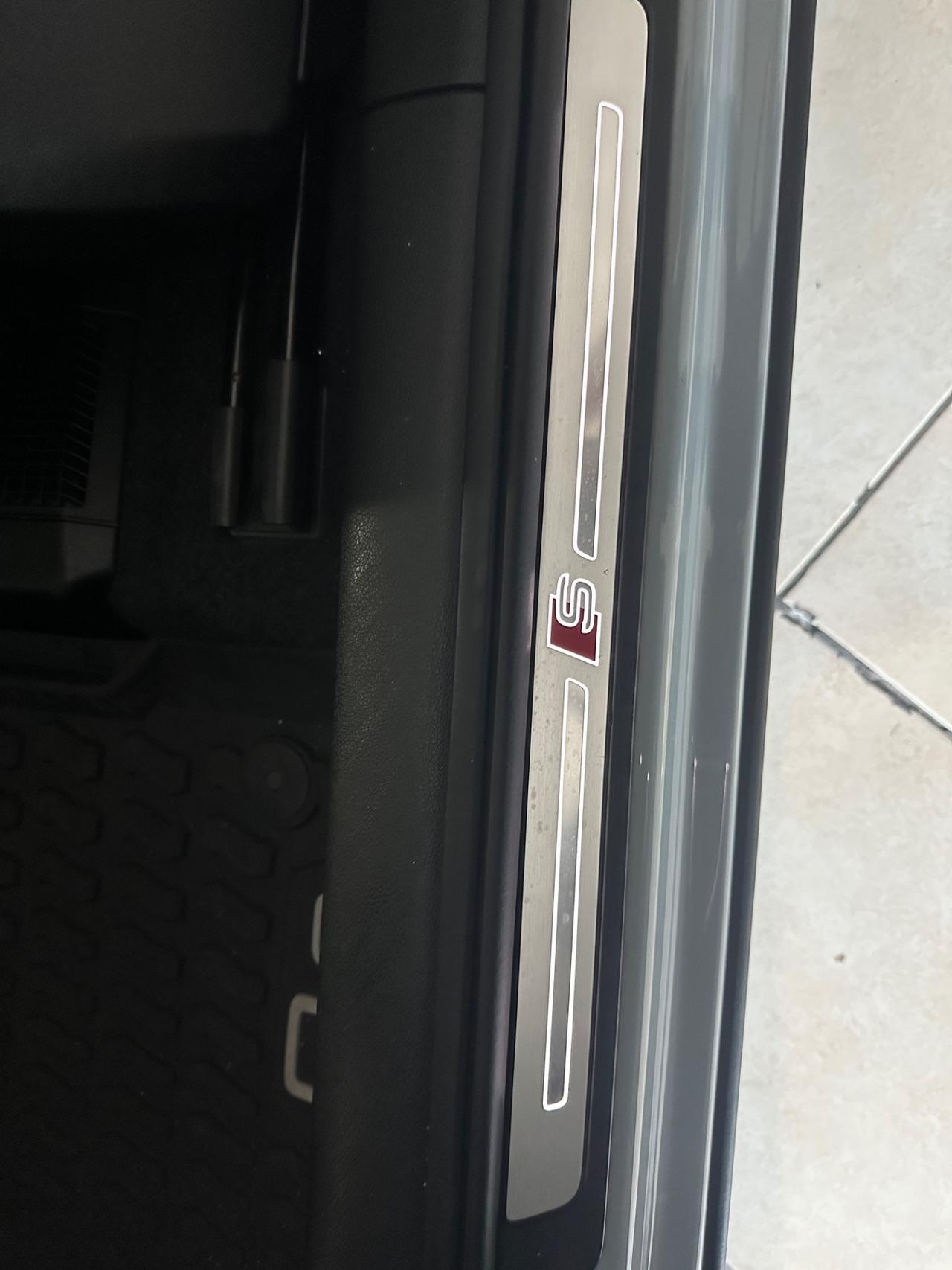 Audi Q2 35 TDI quattro S tronic Identity Black