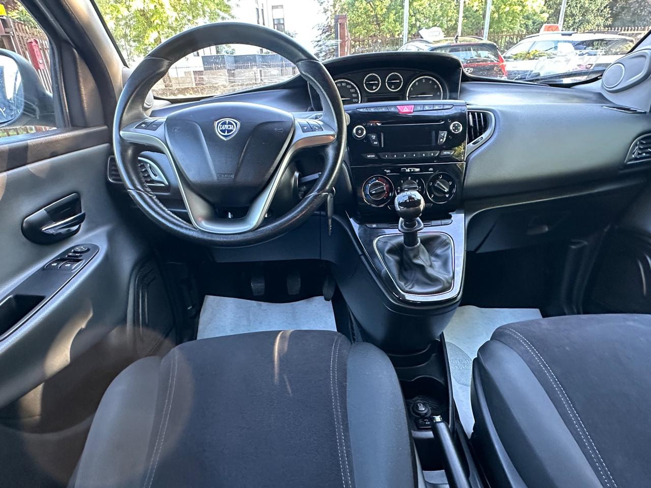 Lancia Ypsilon 1.2 69 CV 5 porte S&S Gold