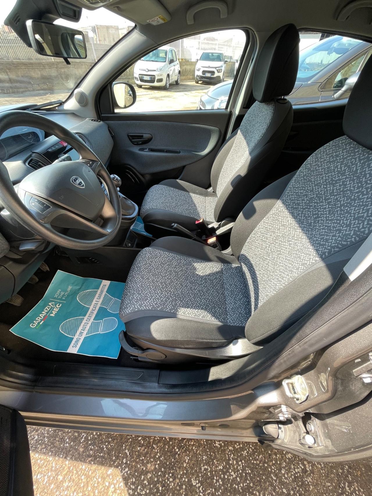 Lancia Ypsilon 1.0 FireFly 5 porte S&S Hybrid Silver Plus