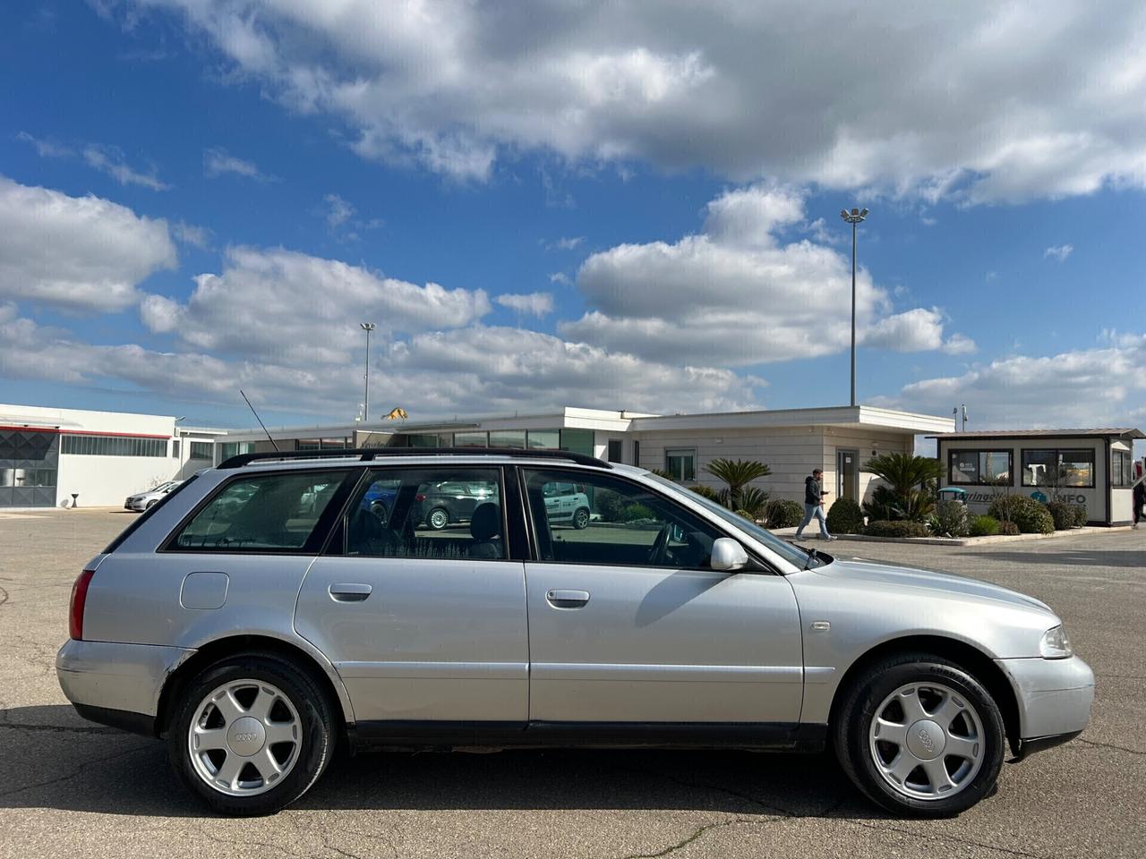 Audi A4 1.9 TDI 110cv Avant Advance - 2000