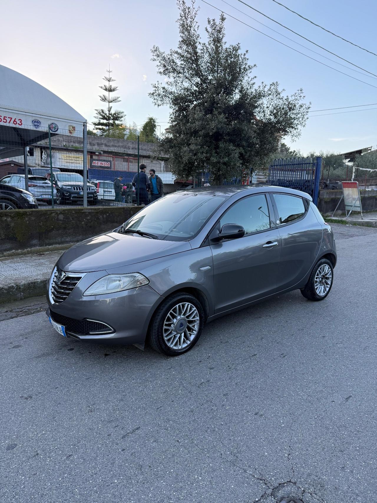Lancia Ypsilon 1.2 69 CV 5 porte GPL Ecochic Platinum