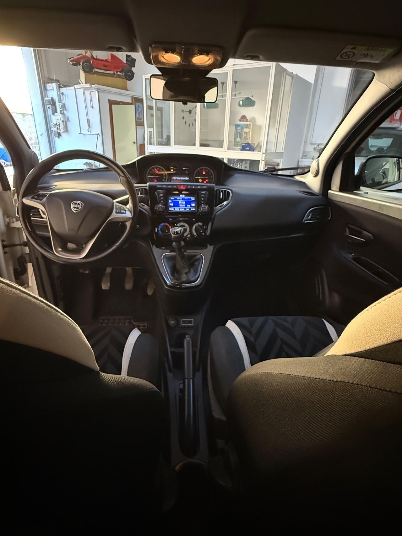 Lancia Ypsilon