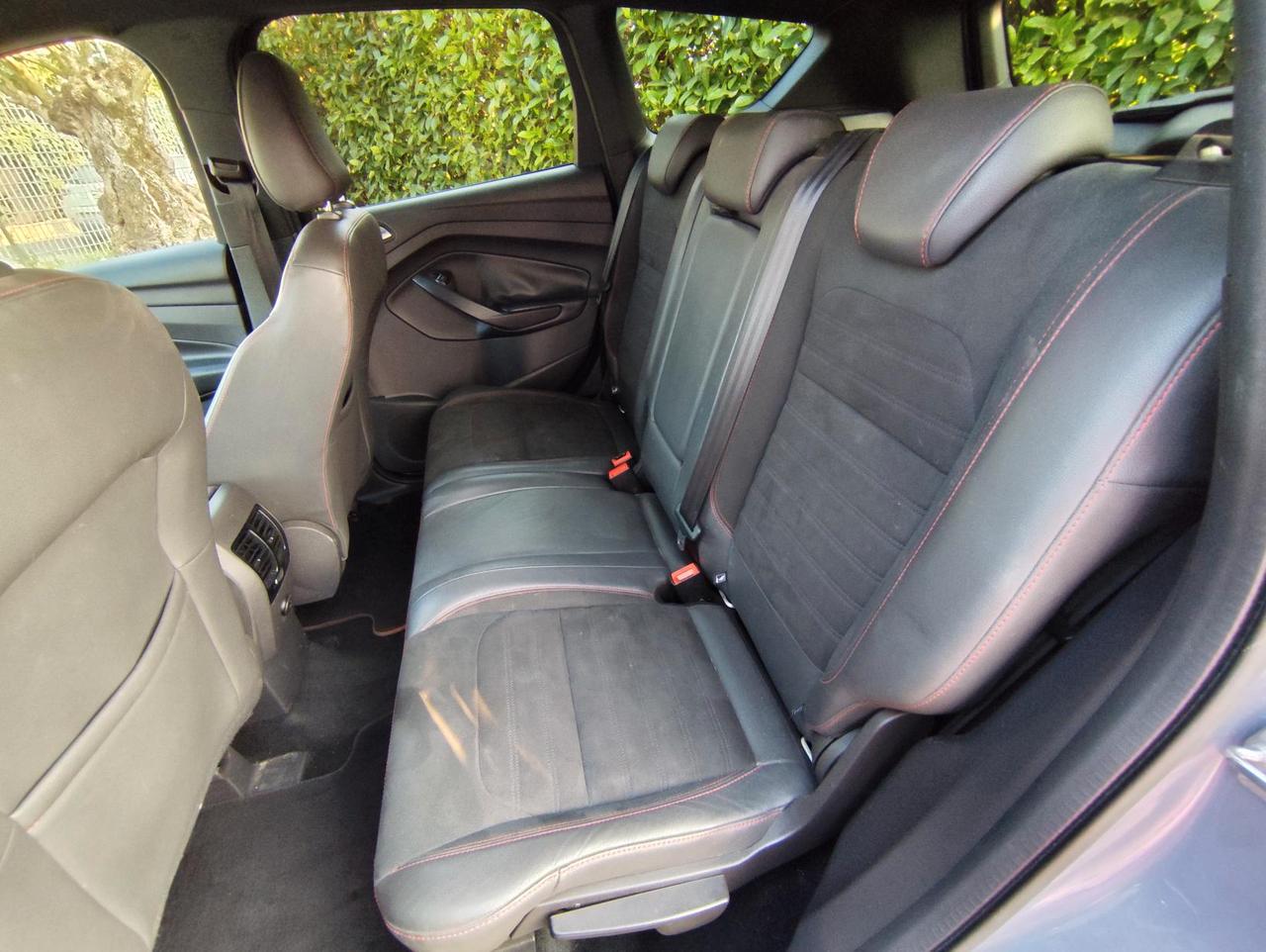 Ford Kuga 2.0 tdci Stealth s&s 2wd 120cv powershift