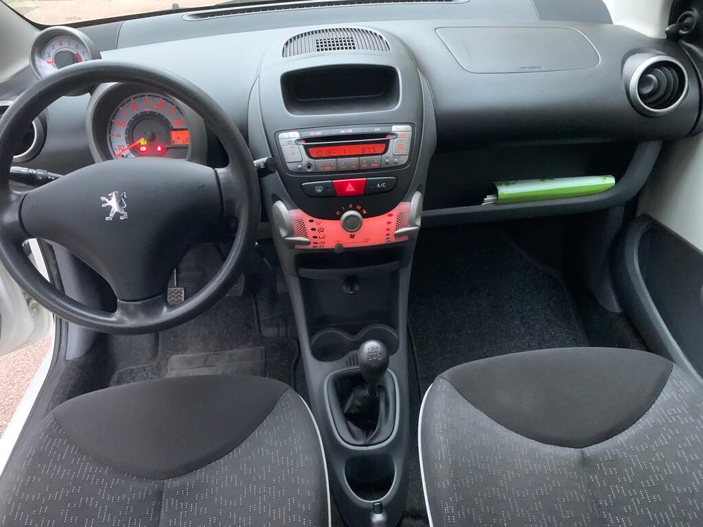 Peugeot 107 1.0 68CV 5p. 5.400 KM !!!!