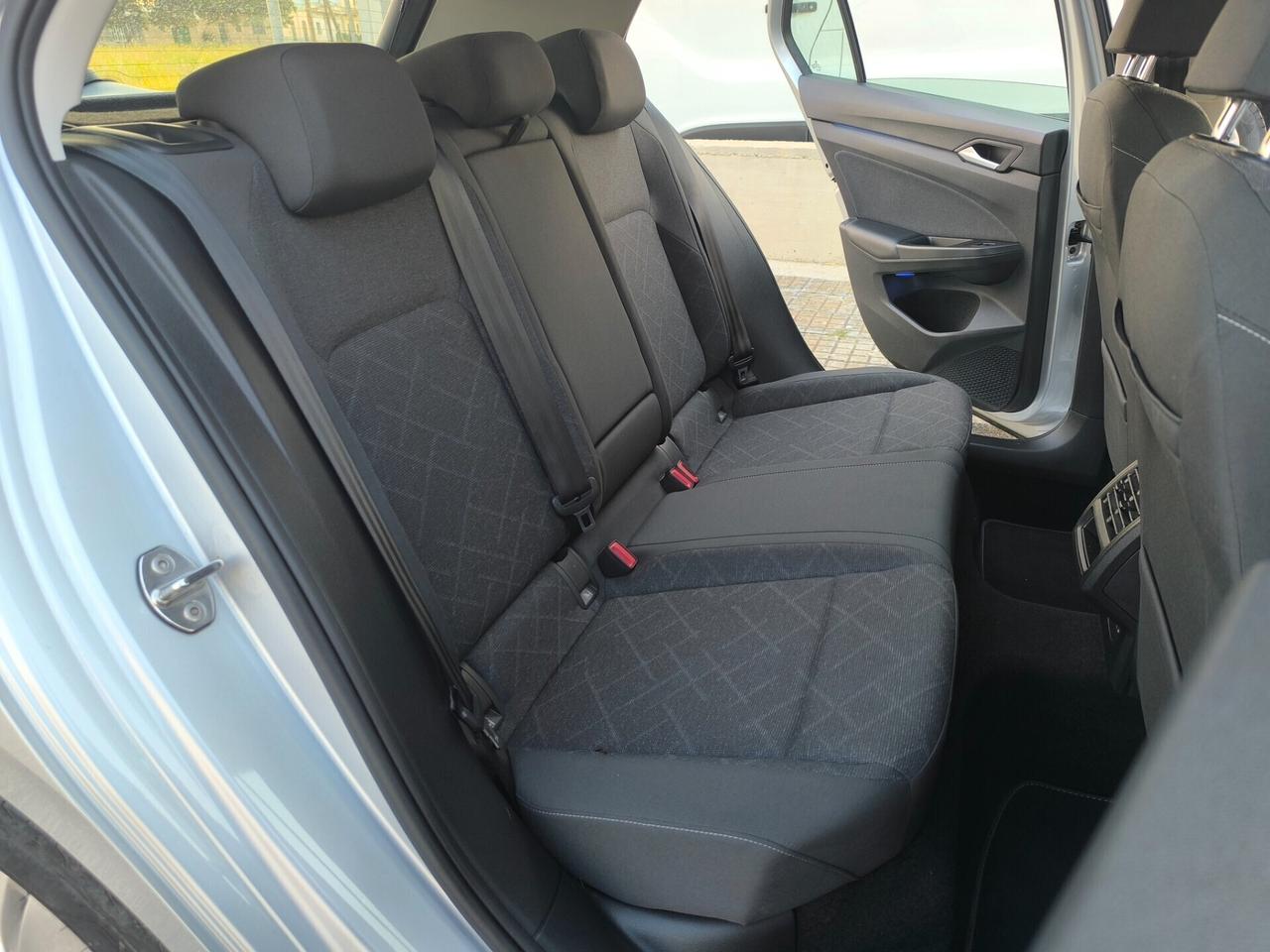 VOLKSWAGEN GOLF 8 2.0 TDI 115cv NAV/LUCI AMBIENT