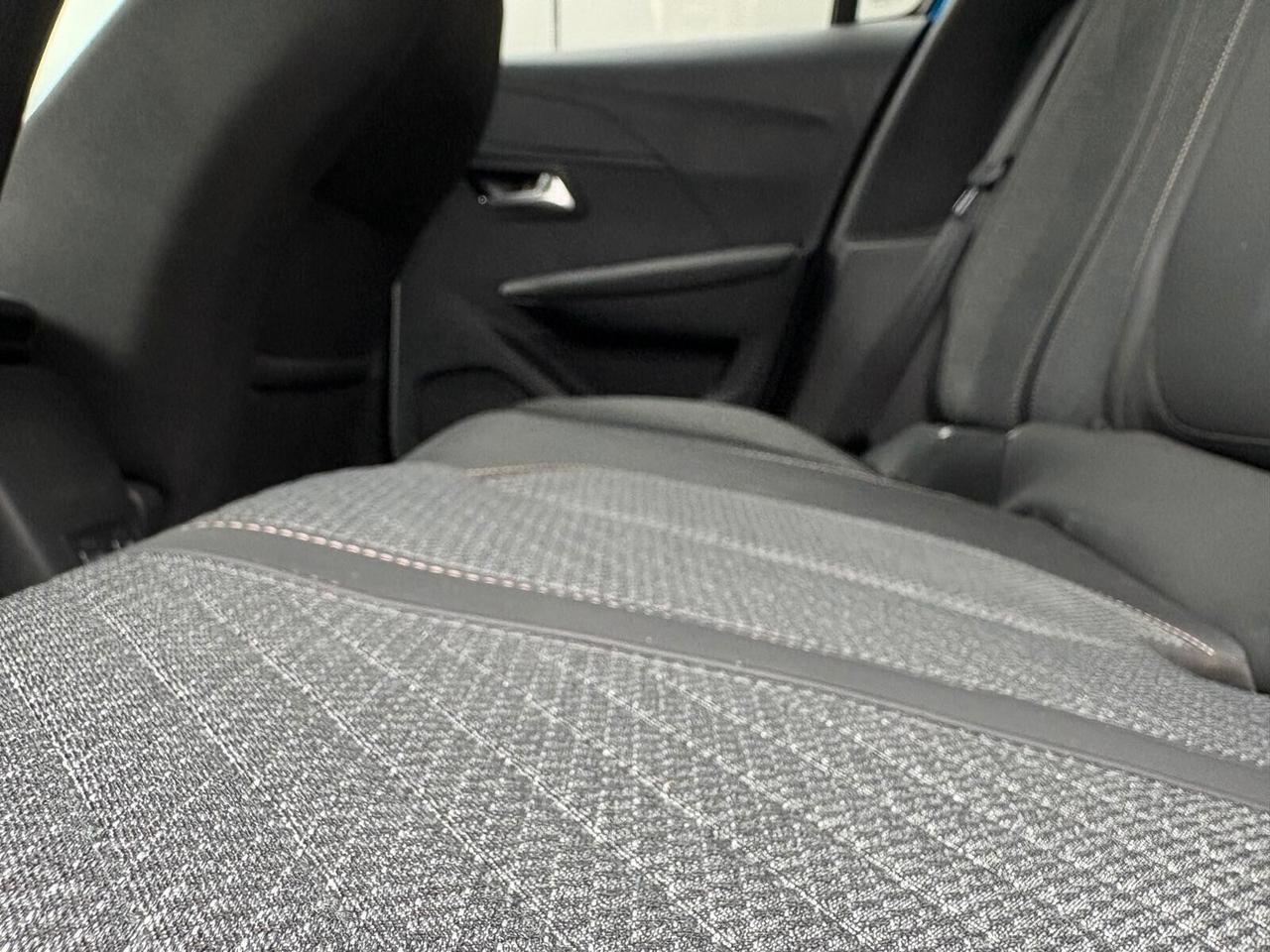 Peugeot 208 ALLURE Hybrid 110 e-DCS6 SPOTICAR