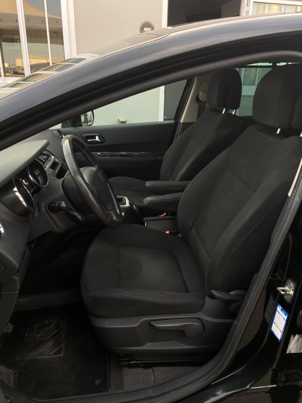 Peugeot 5008 1.6 HDi 115CV accessoriata