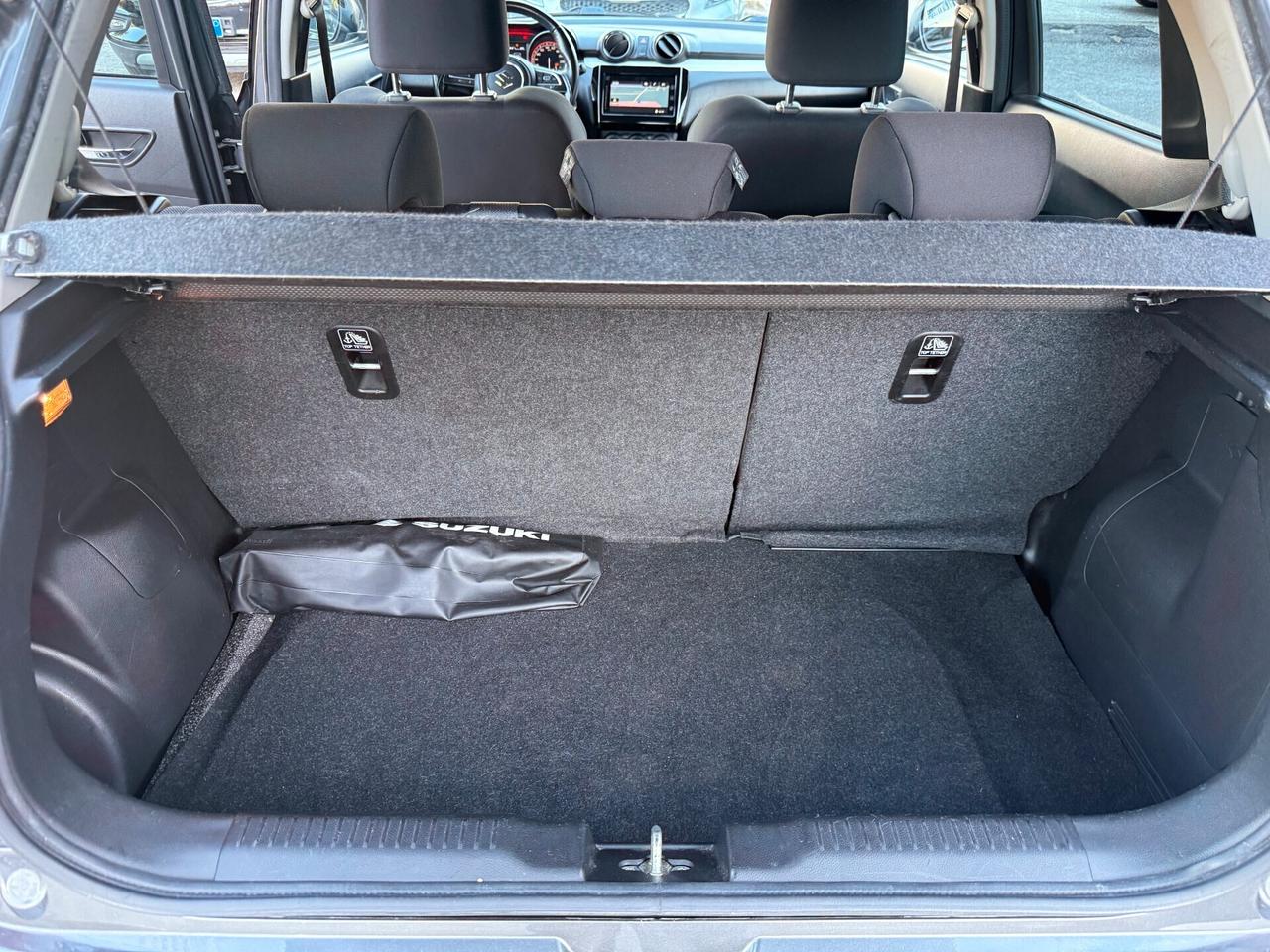 "UNA CHICCA" Suzuki Swift 1.2 Hybrid Top + GPL
