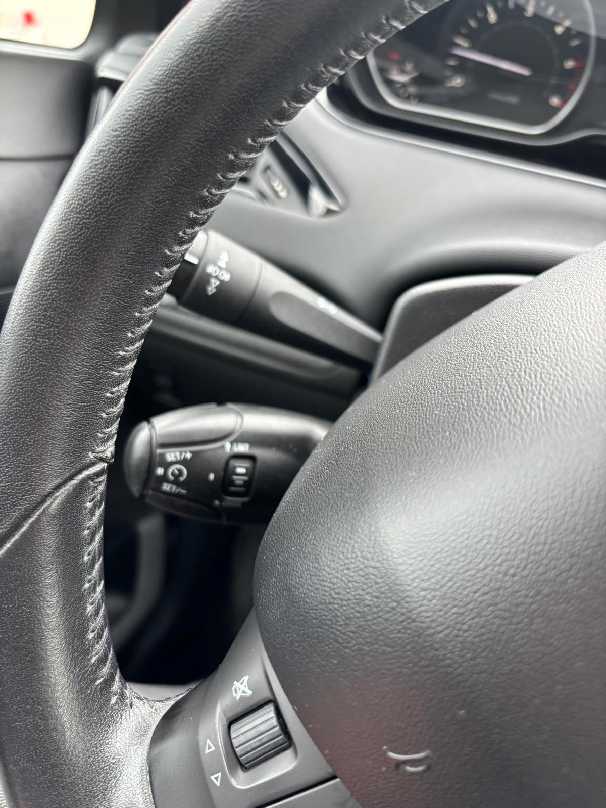 Peugeot 208 BlueHDi 75 5 porte Allure