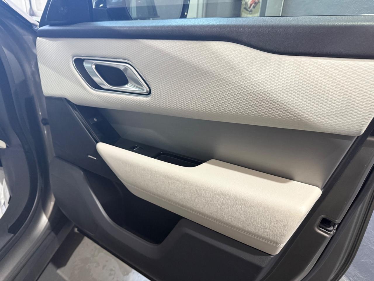 Land Rover Range Velar 2.0 TD4 180 CV R-Dynamic SE