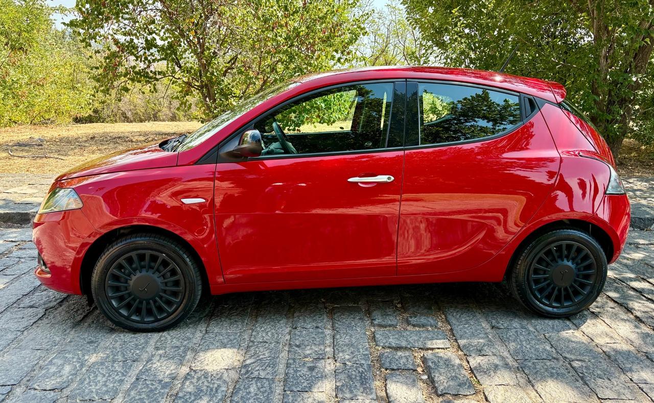 Lancia Ypsilon 1.0 FireFly 5 porte S&S Hybrid Gold