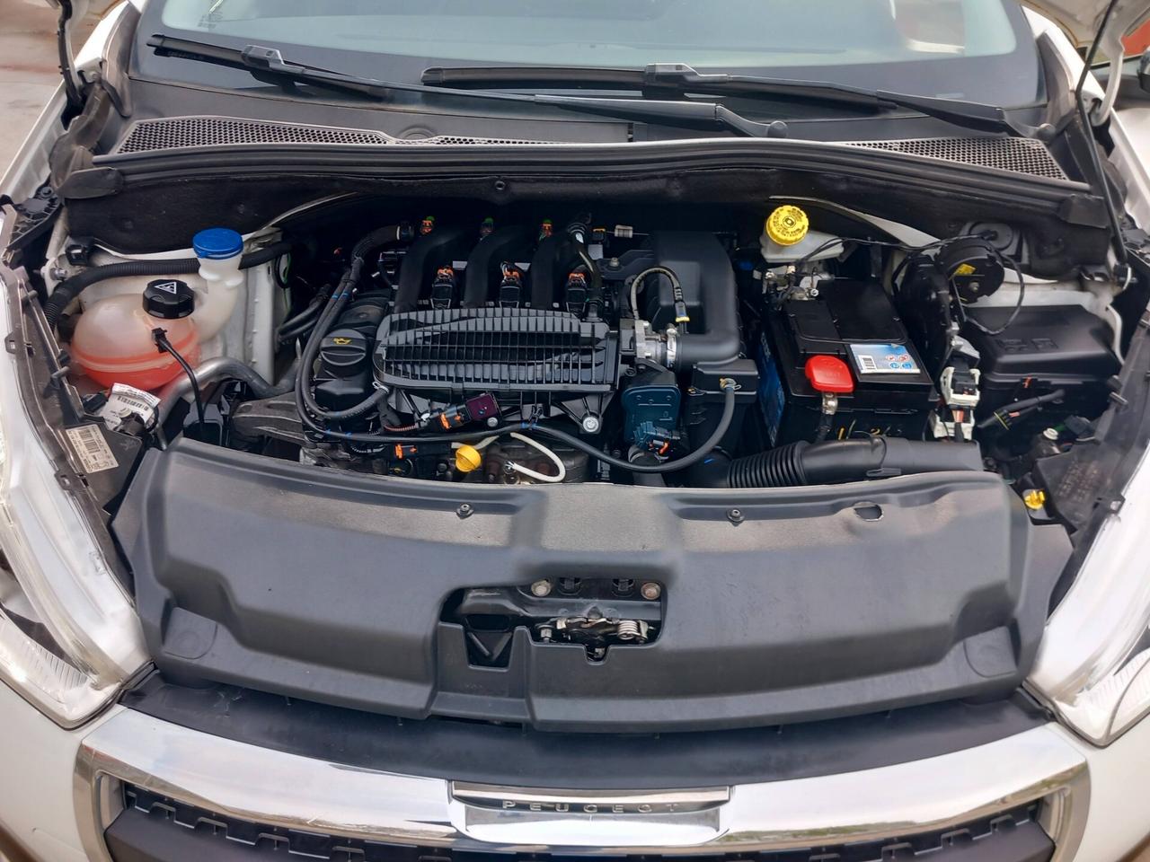 Peugeot 208 PureTech 82 5p. GPL Allure FULL OPTIONAL TENUTA PARI AL NUOVO NAVI SENSORI XENO LED