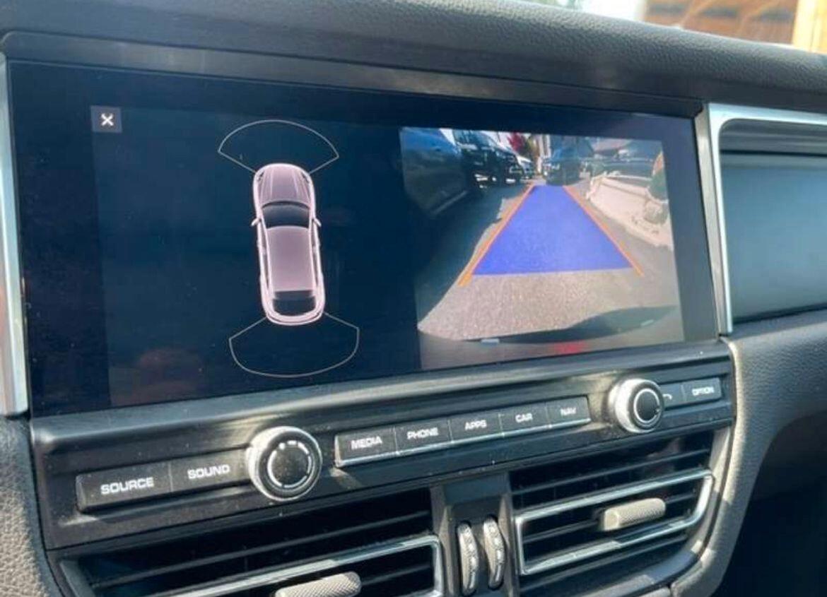 Porsche Macan 2.0 Python Green