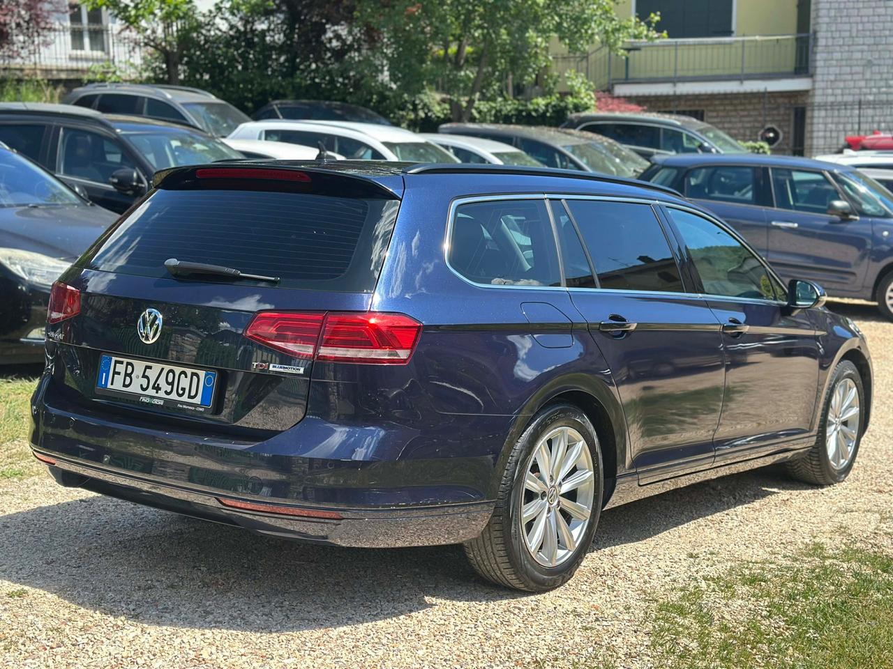 Volkswagen PASSAT VARIANT 1.6 TDI DSG BLUEMOTION.