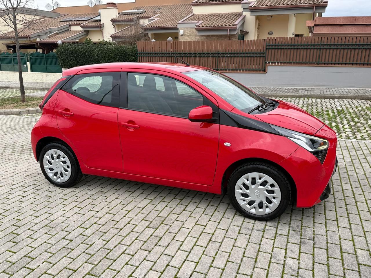 Toyota Aygo 1.0 AUTOMATICA 72 CV 5 porte x-play MMT